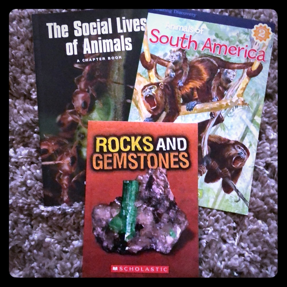 Lot 3 books mix The social lives of animal , more